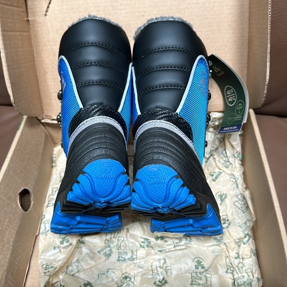 Little kid size 11 winter boots - Picture 3 of 7